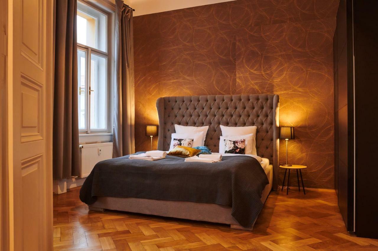 Royal Route Residence Lesser Town Prag Exteriör bild